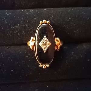 Beautiful vintage Avon ring